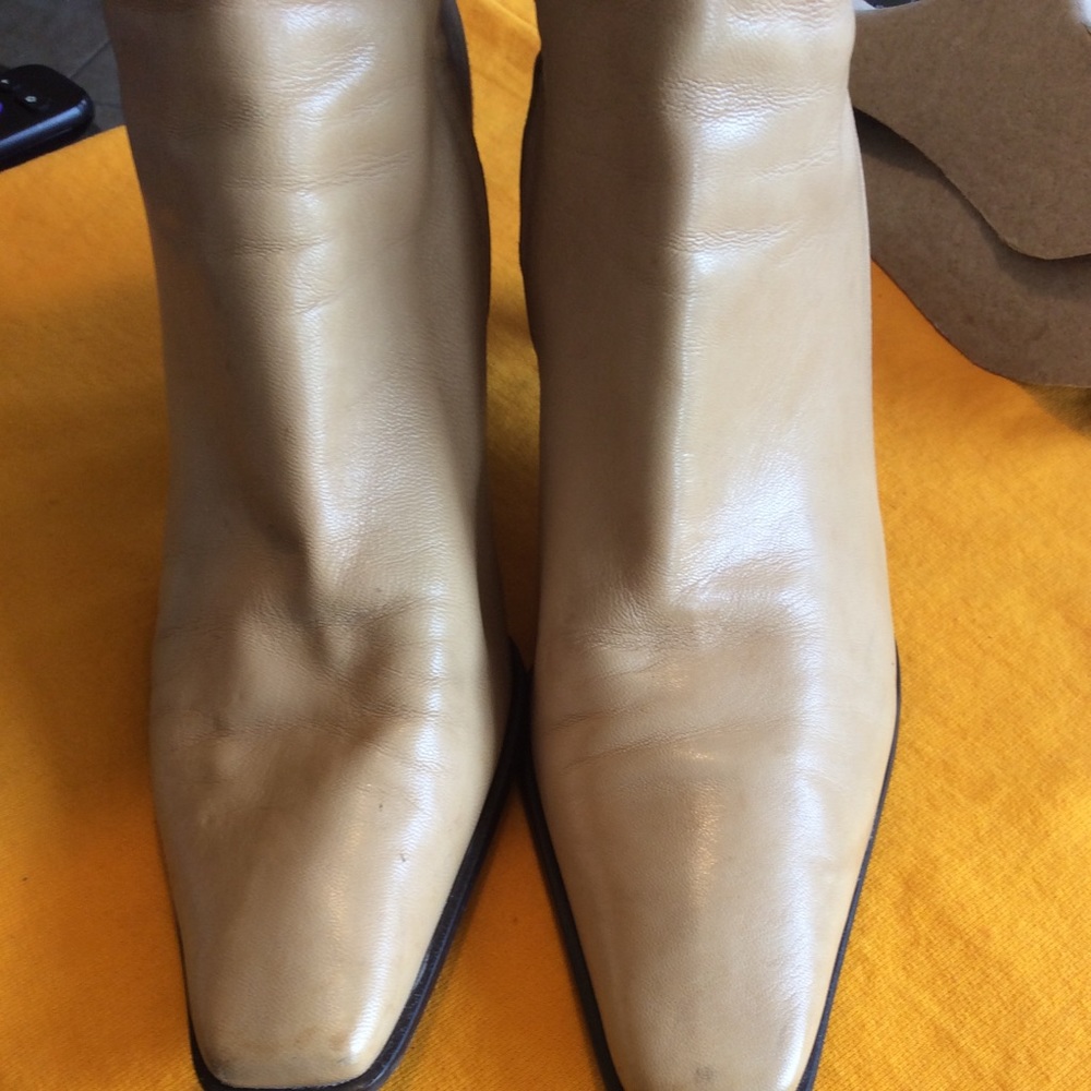SOLD - Gianni Bini Cream and Camel Leather Boots Size 8.5M, Pre-owned - Picture 5 of 16
